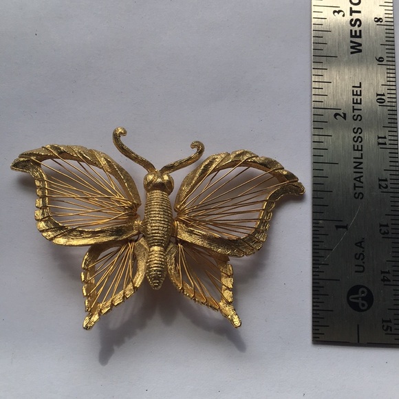Gold Butterfly Pin/Brooch - Picture 3 of 6